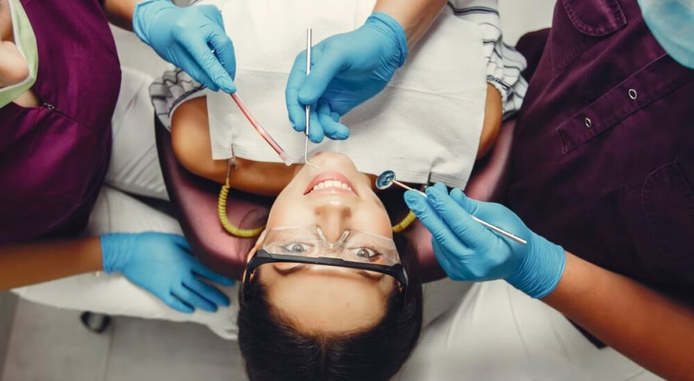 Especialidades-Dental-House-01_0003_Cirugía Oral y Maxilofacial-min
